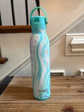 Swig Turquoise Marble Insulated Bottle with Carry Handle